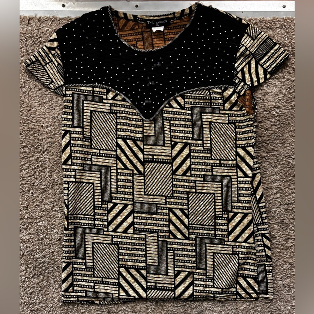 T-C Fashion Woman’s XL Gold tone Rhinestone encrusted blouse Great condition